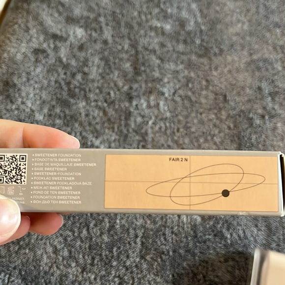 r.e.m. beauty sweetener foundation shade- Fair 2N - Picture 8 of 12